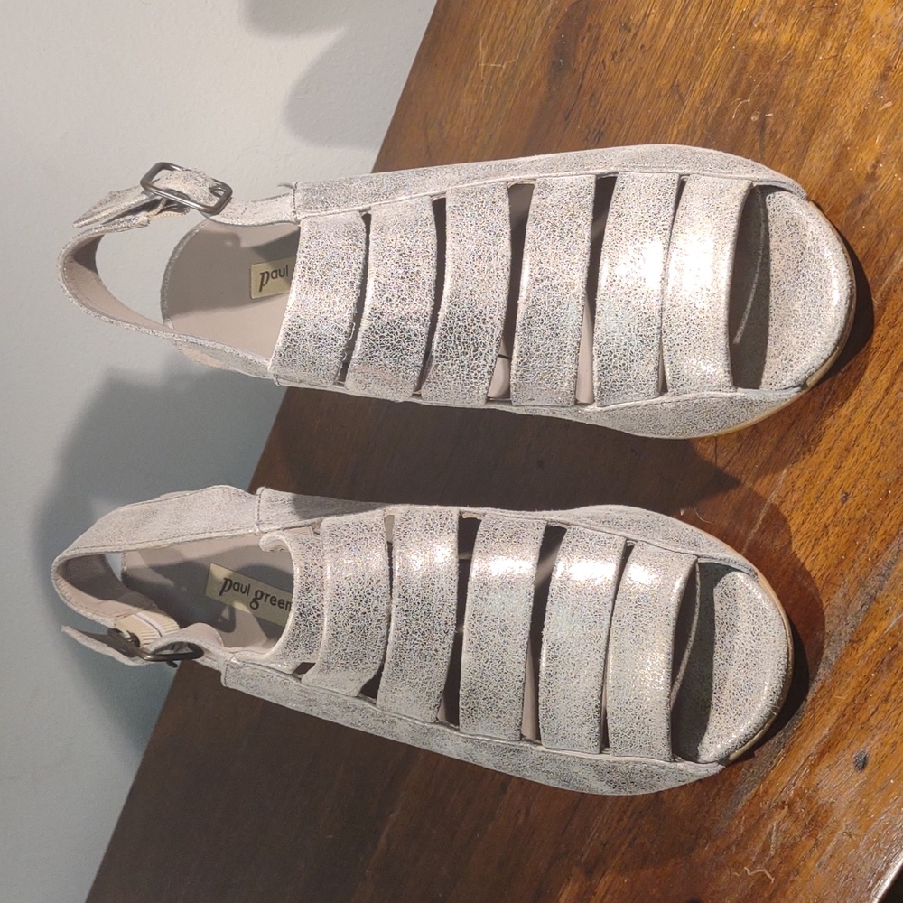 🏵️ Paul Green silver chrome leather heels 🏵️